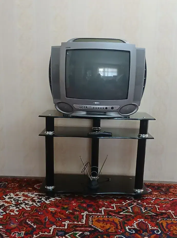 تلویزیون 20 اینچ سامسونگ با میز شیشه ای|تلویزیون و پروژکتور|تبریز, |دیوار