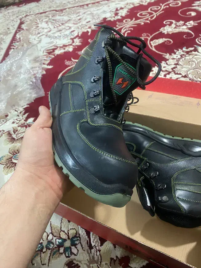 دو عدد کفش ایمنی|کیف، کفش، کمربند|کازرون, |دیوار