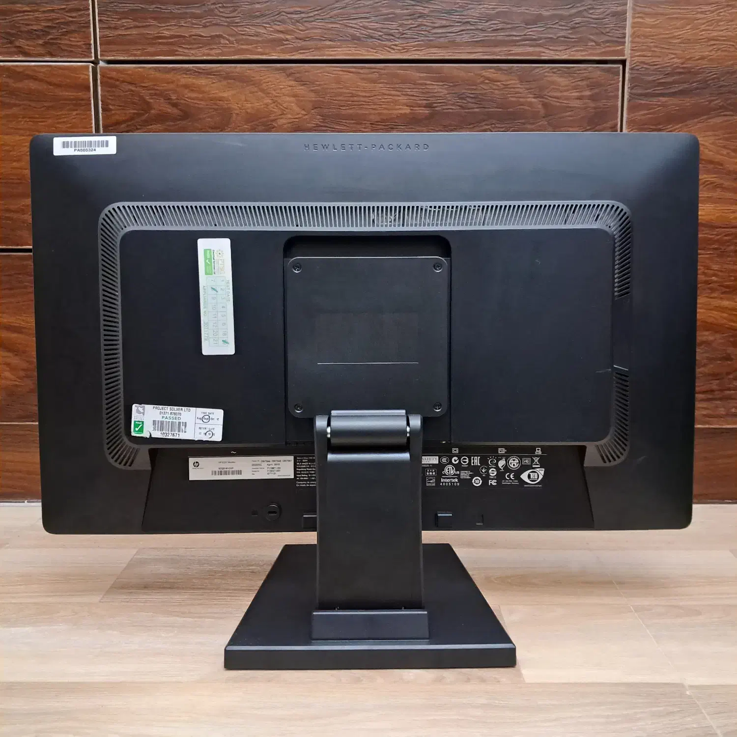 مانیتور 23 اینچ HP E231 به همراه متعلقات|قطعات و لوازم جانبی رایانه|رشت, گلباغ نماز|دیوار