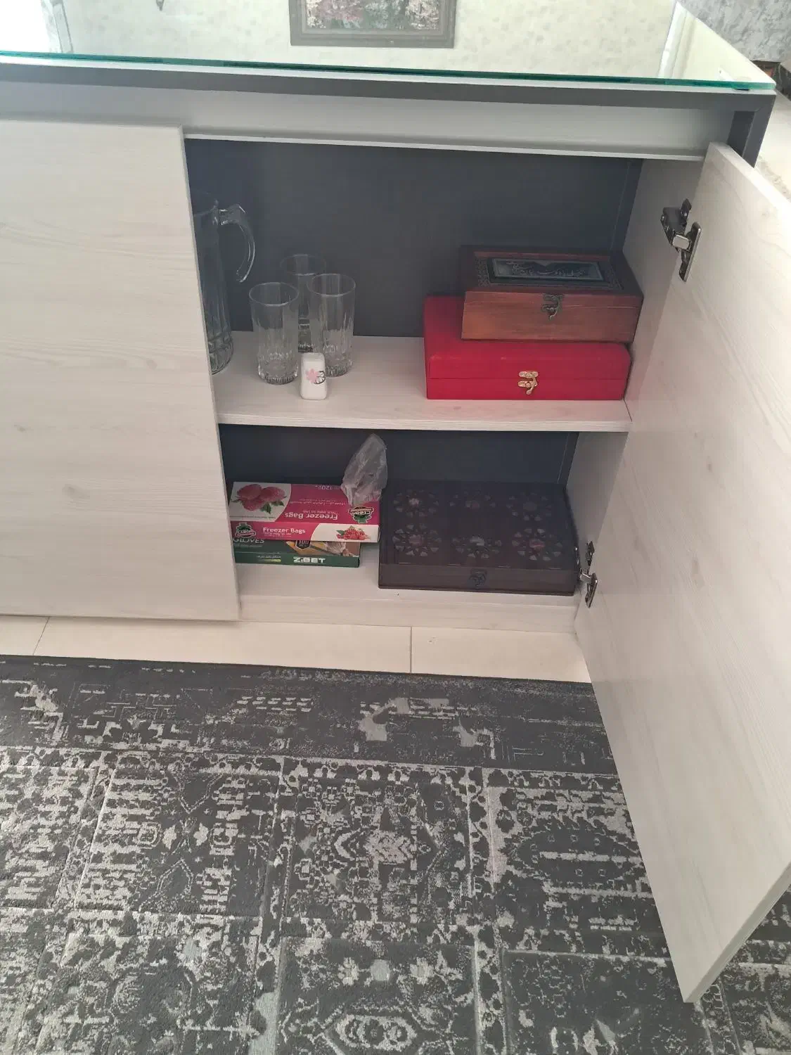 میز جزیره|میز و صندلی غذاخوری|اصفهان, کوی ولی عصر|دیوار