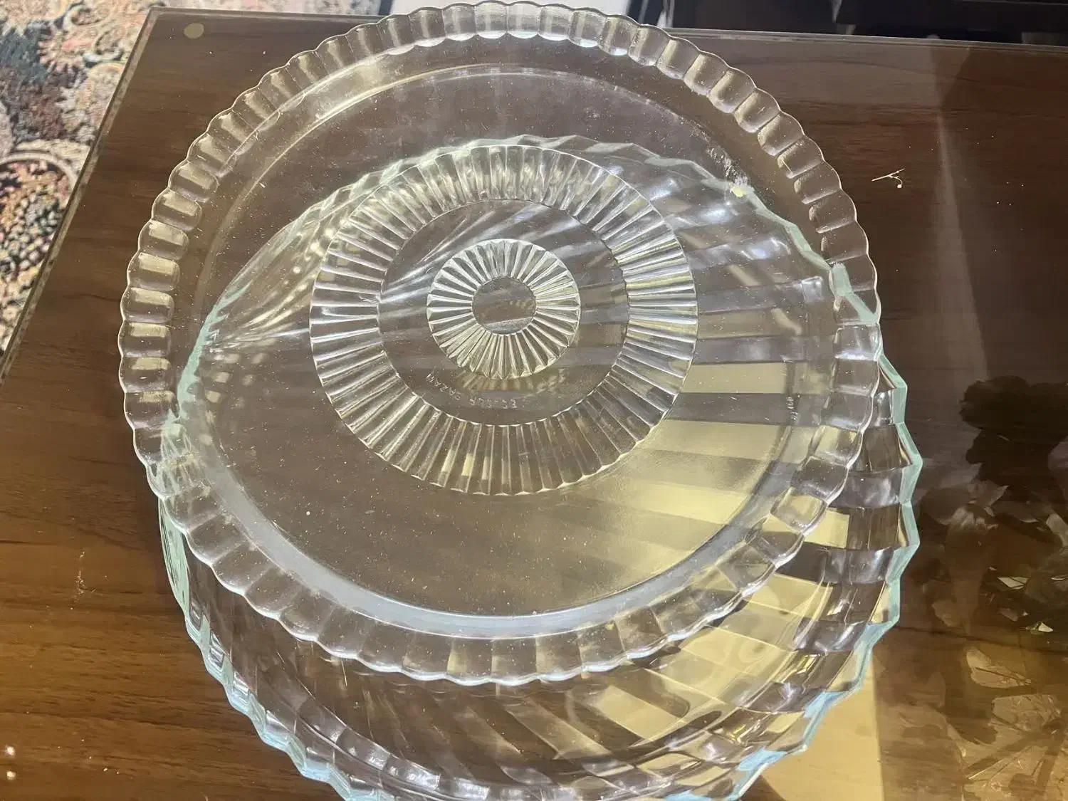 تعدادی ظروف بلور و پرده|پرده، رانر، رومیزی|قشم, |دیوار