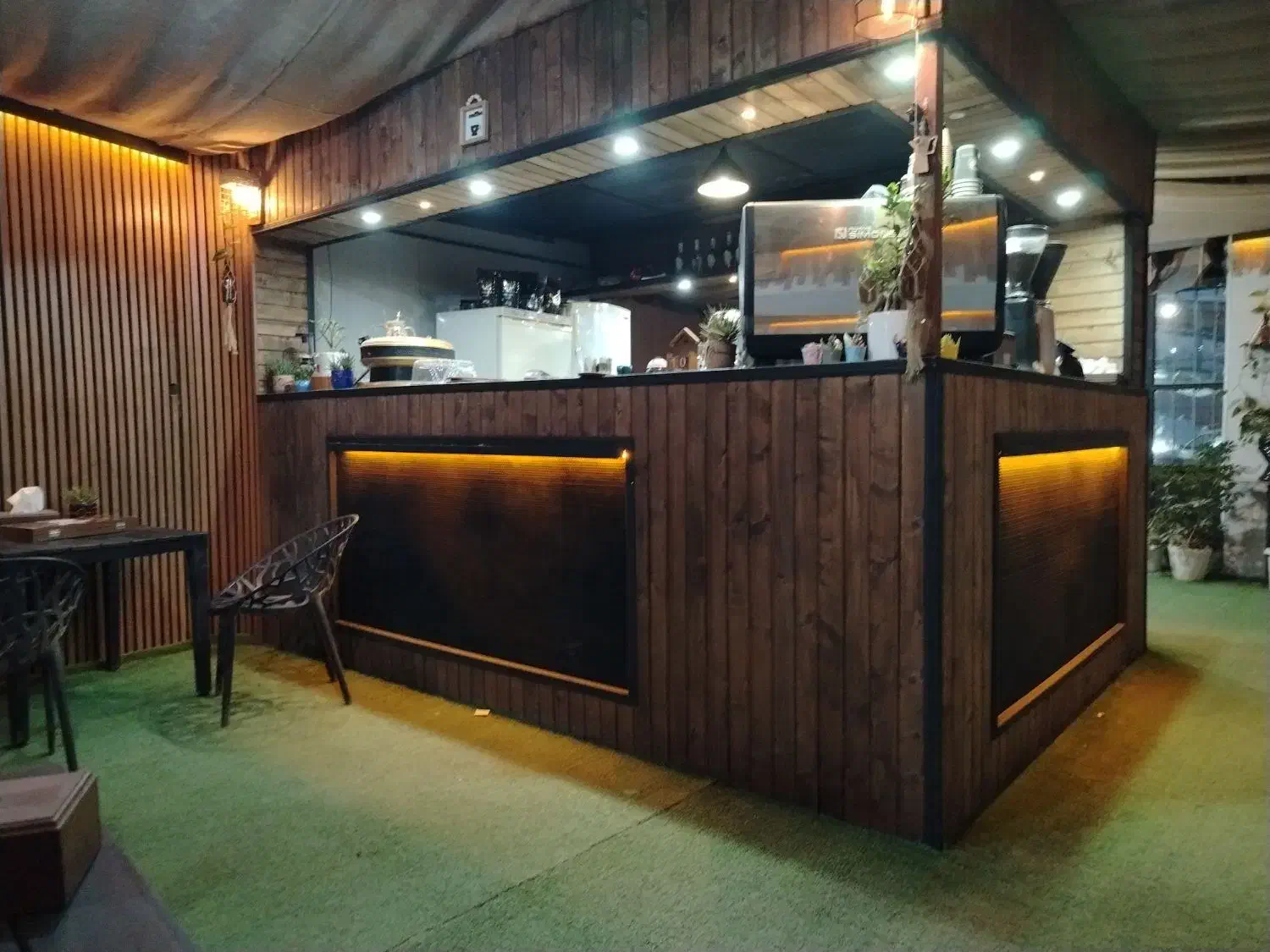 استخدام نیرو برا کافه|استخدام خدمات فروشگاه و رستوران|نجفآباد, یزدانشهر|دیوار