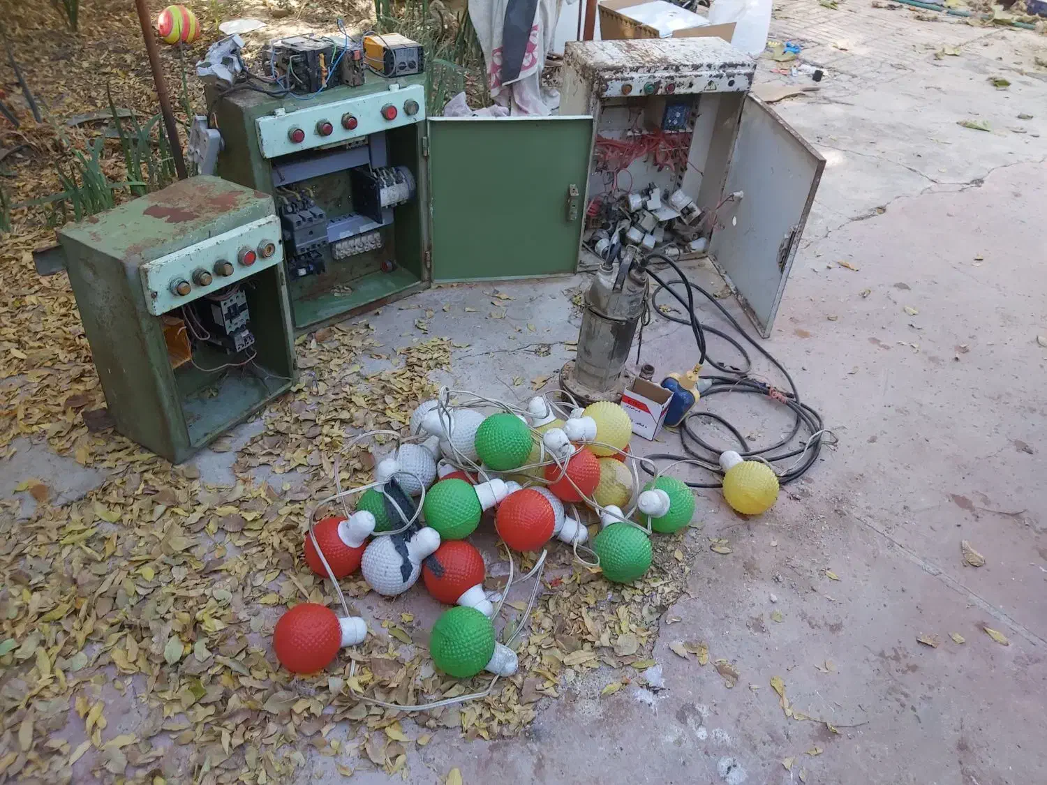 سه عدد تابلو برق و کفکش و ریسه رنگی|عمدهفروشی|نجفآباد, گلدشت|دیوار