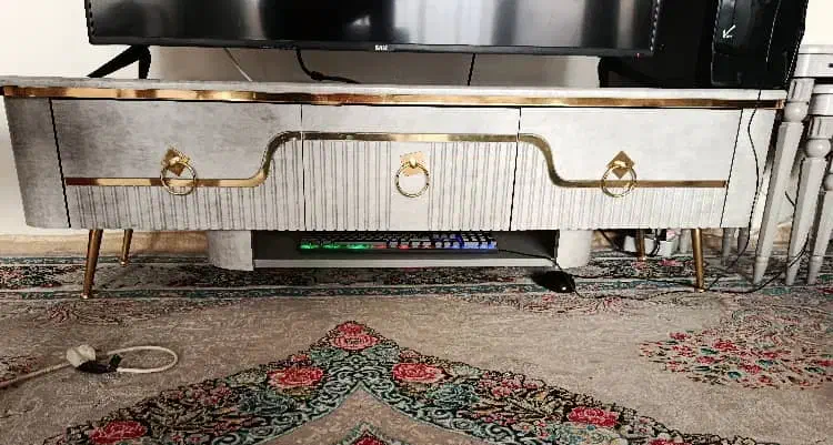 میز تلویزیون بسیاری تمیز|میز تلویزیون|اصفهان, شهرک ولیعصر|دیوار