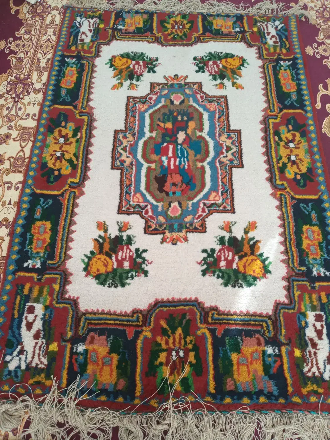 فرش دستبافت|فرش|بروجن, |دیوار