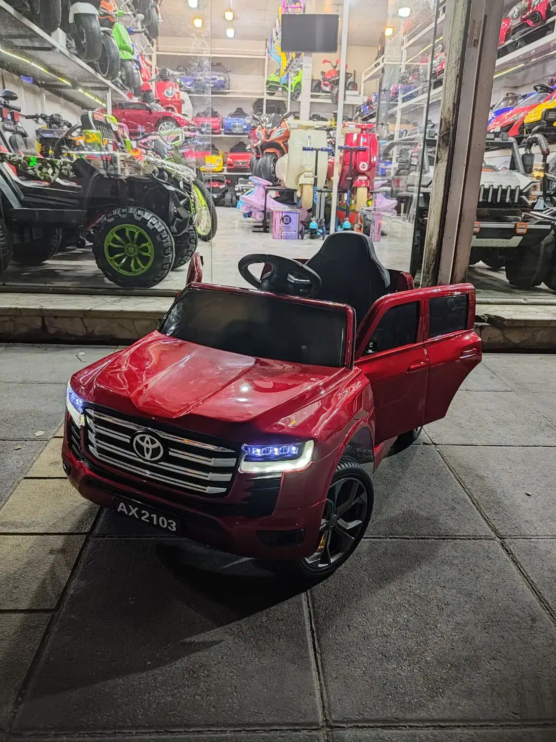 ماشین شارژی لندکروز (۲موتور)|اسباببازی بچه|مشهد, مصلی (کارمندان اول)|دیوار