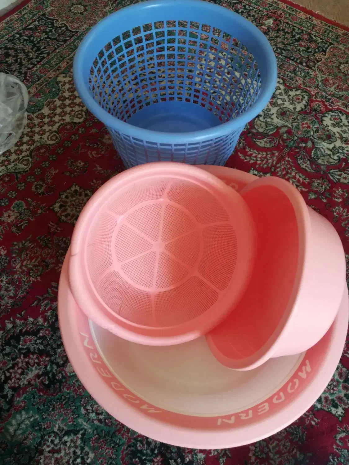 تشت و آبکش|ظروف نگهدارنده، پلاستیکی، یک‌بارمصرف|یزد, |دیوار