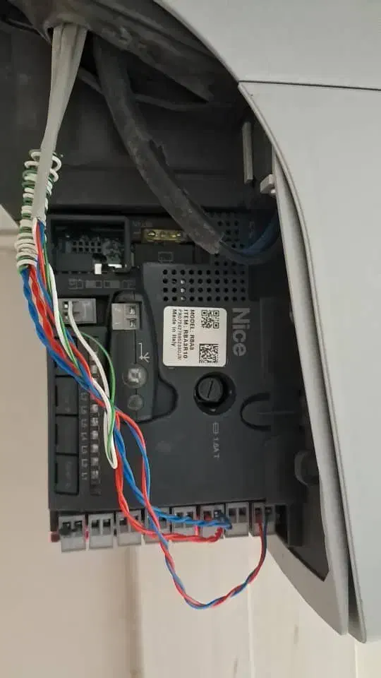 نصب و تعمیر دربهای برقی در شاهینشهر و حومه|خدمات پیشه و مهارت|شاهینشهر, شهرک هشت بهشت|دیوار