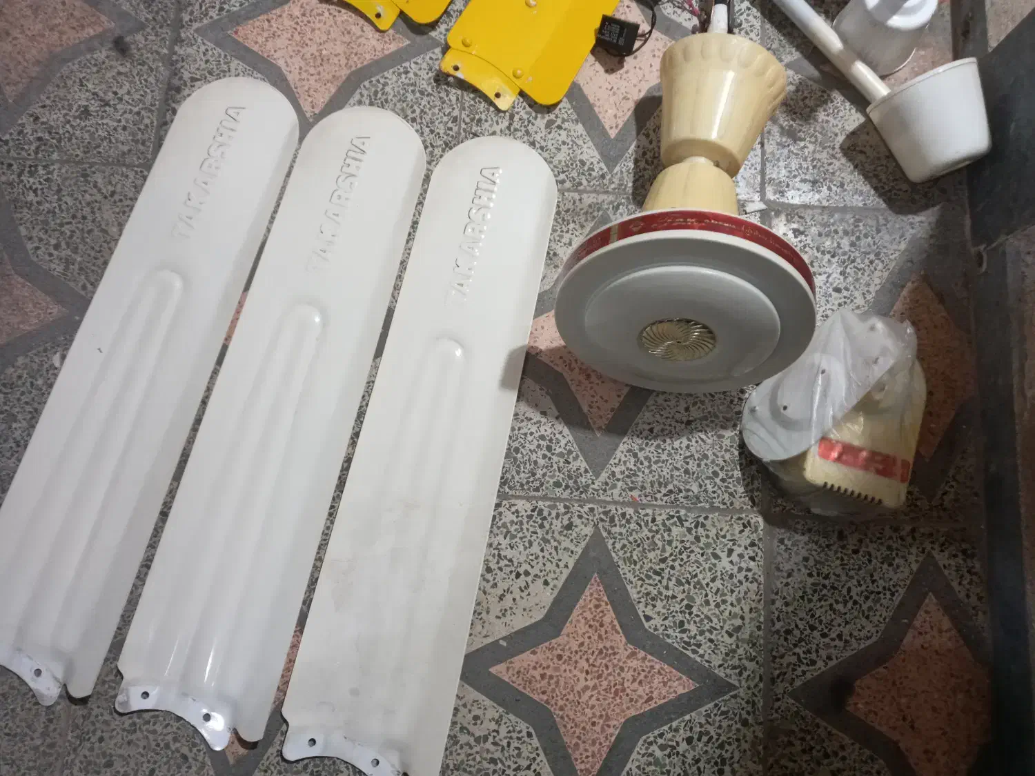 پنکه سقفی دوتا .موتور سنگین و ارشیا ناسیونال|پنکه و تصفیهکنندهٔ هوا|رشت, حمیدیان|دیوار