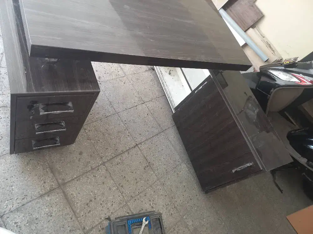 میز مدیریتی چوب MDFتٌرک سفارشی  گلس دارعالی|مبلمان اداری|تهران, کاج|دیوار