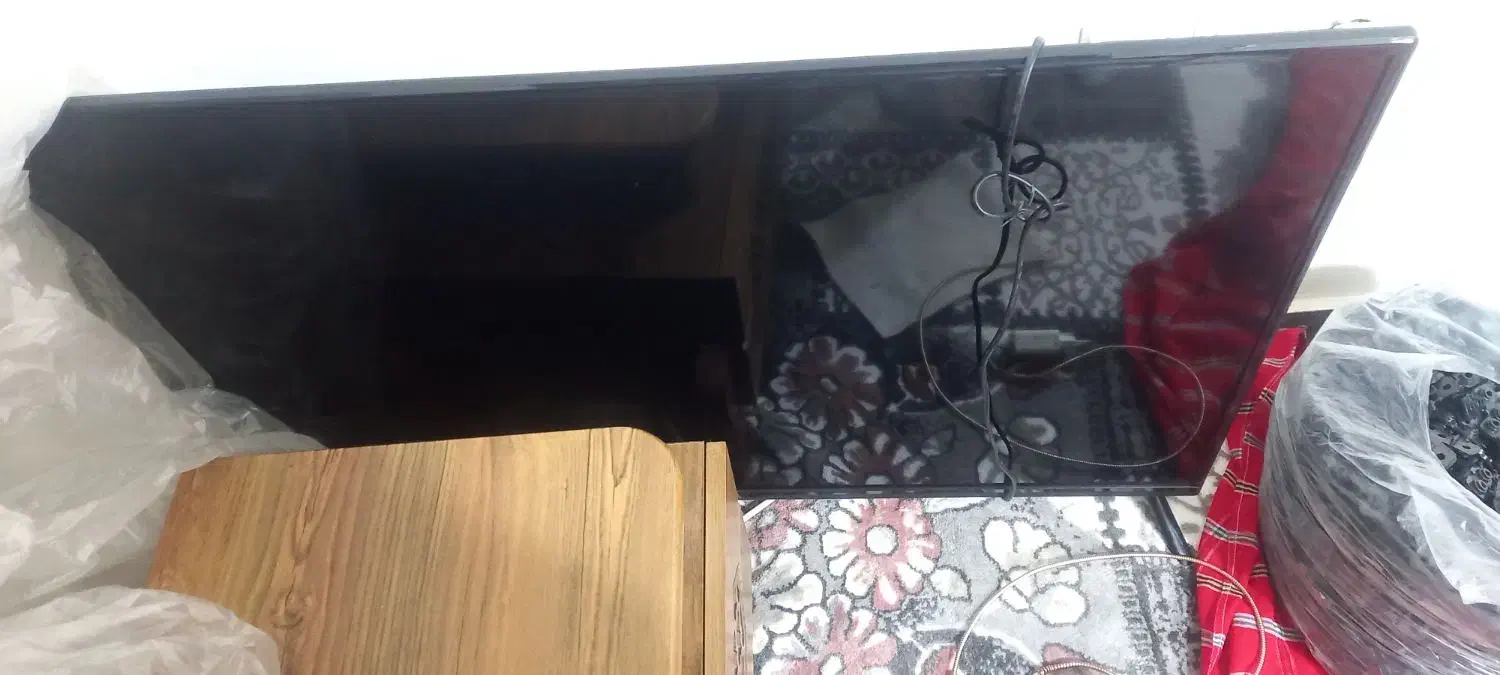 تلویزیون ۴۳|تلویزیون و پروژکتور|بومهن, |دیوار