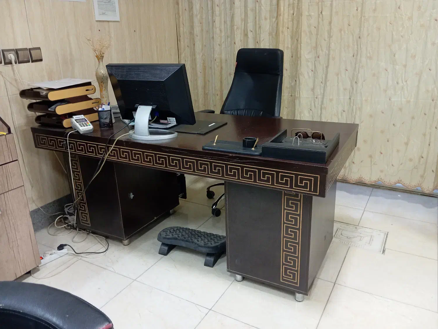 تجهیزات سالن آرایشگری|آرایشگاه و سالن‌های زیبایی|سلماس, |دیوار