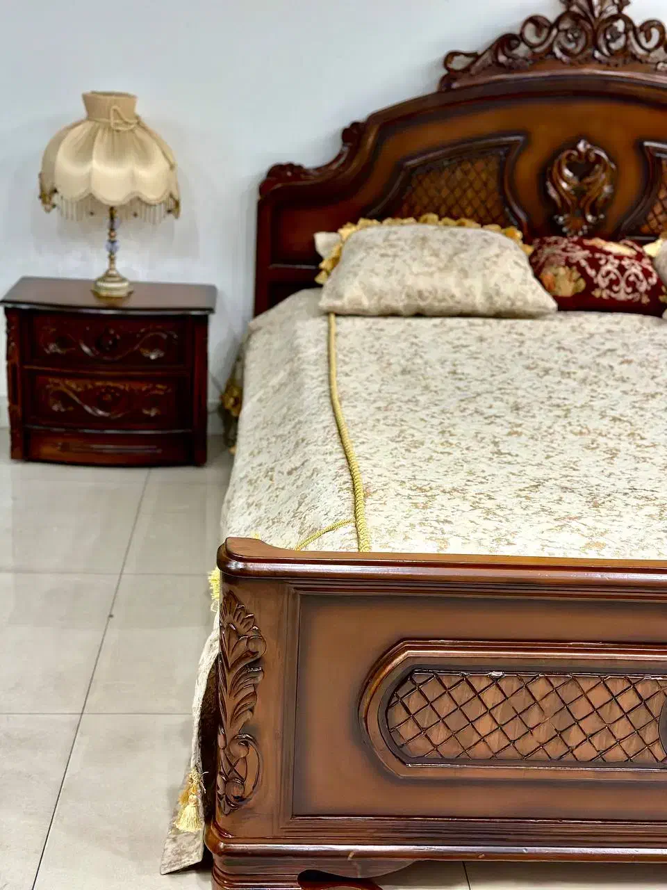 تخت دونفره چوبی سرویسخواب کلاسیک|تخت و سرویس خواب|تهران, اختیاریه|دیوار