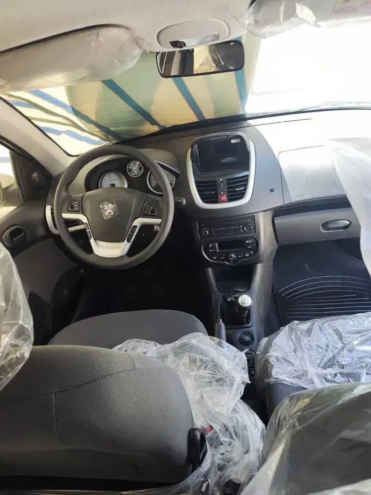 پژو ۲۰۷i سقف فلز دستی با موتور TU5 پلاس مدل ۱۴۰۴|خودرو سواری و وانت|شهرضا, |دیوار