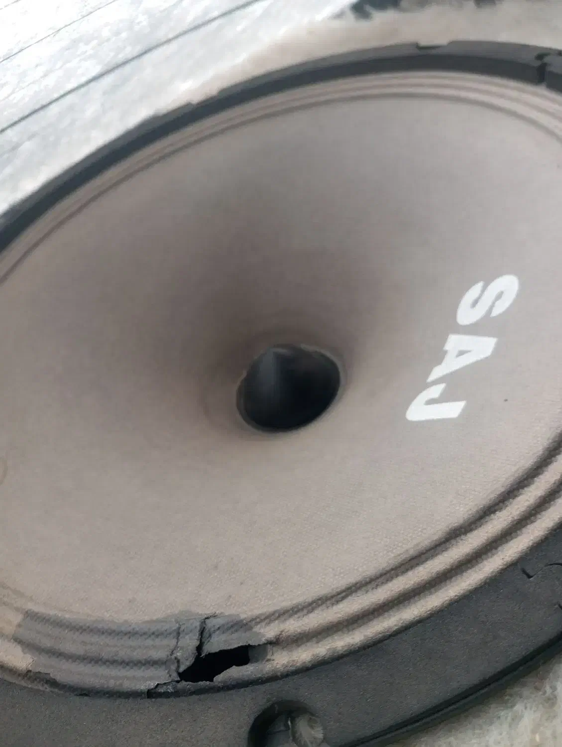 میدرنج 12|صوتی و تصویری|صحنه, |دیوار