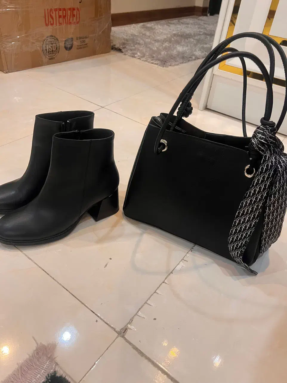 کیف و کفش|کیف، کفش، کمربند|پرند, فاز ۶|دیوار