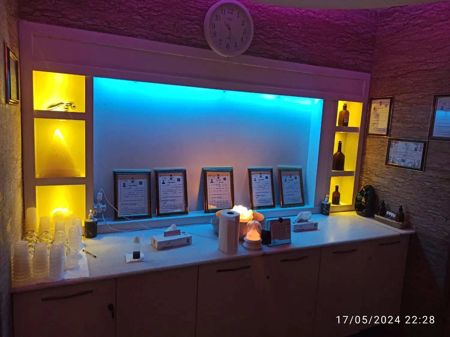 روغن ماساژ و بادکش حرفه ای(دارای۱۴مدرک بین المللی)|آرایشی، بهداشتی، درمانی|مشهد, آیت الله خامنهای|دیوار