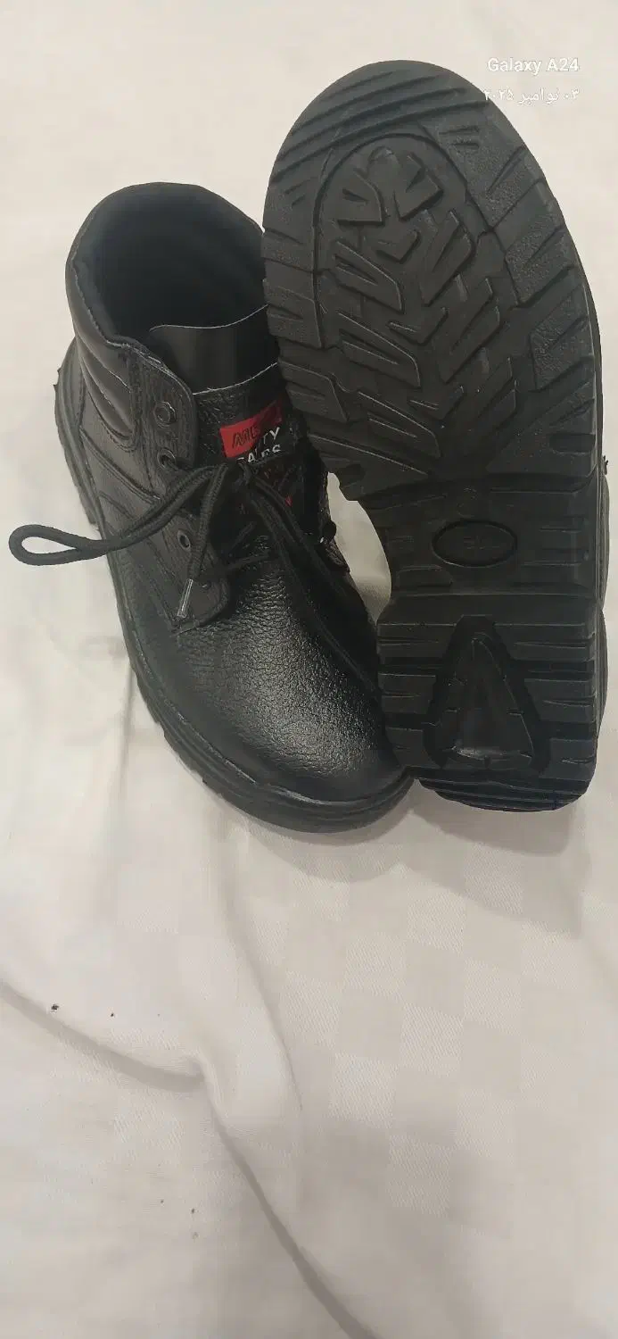 کفش ایمنی|کیف، کفش، کمربند|قائن, |دیوار