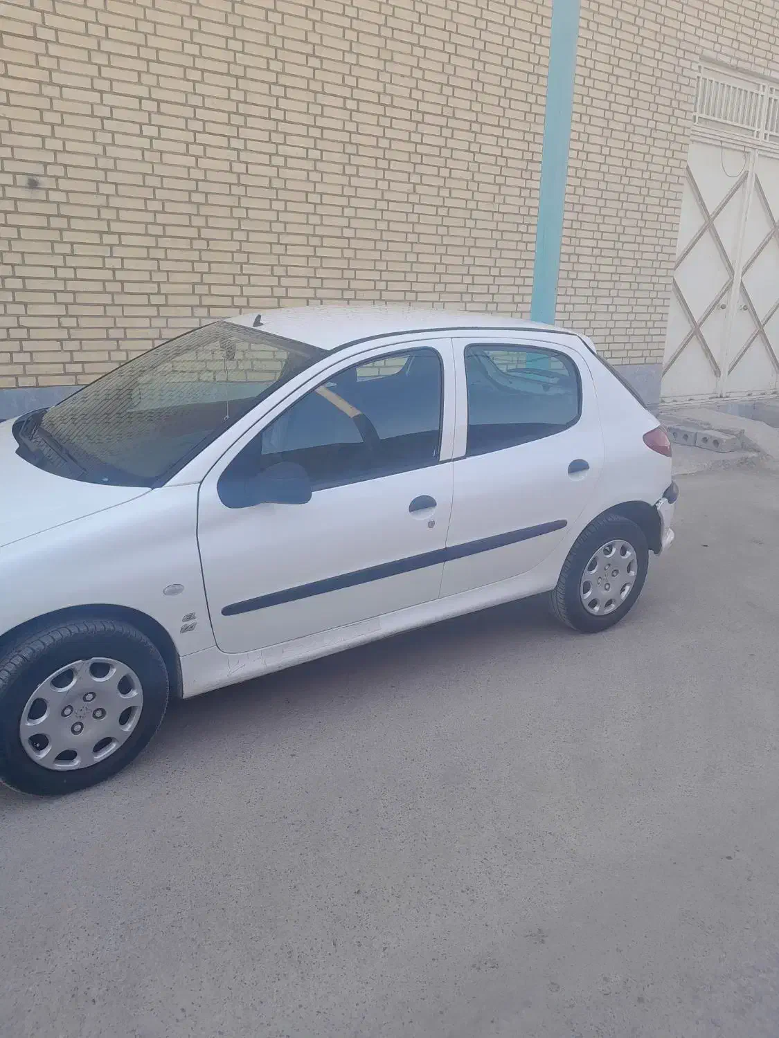 یک دستگاه خودروی ۲۰۶|خودرو سواری و وانت|خمینی‌شهر, |دیوار