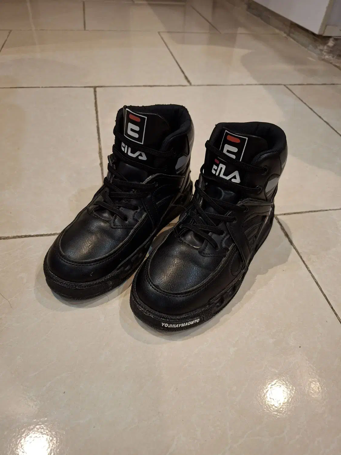 کتونی ساق بلند و کتونی بالنسیاگا جورابی|کیف، کفش، کمربند|پرند, فاز ۶|دیوار