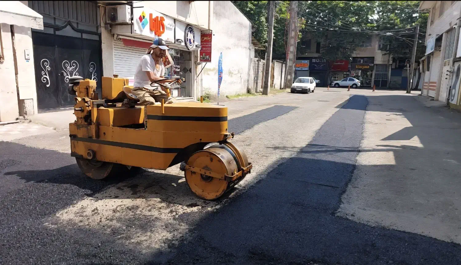 غلطک غلتک|خودرو سنگین|لاهیجان, شیشه گران|دیوار