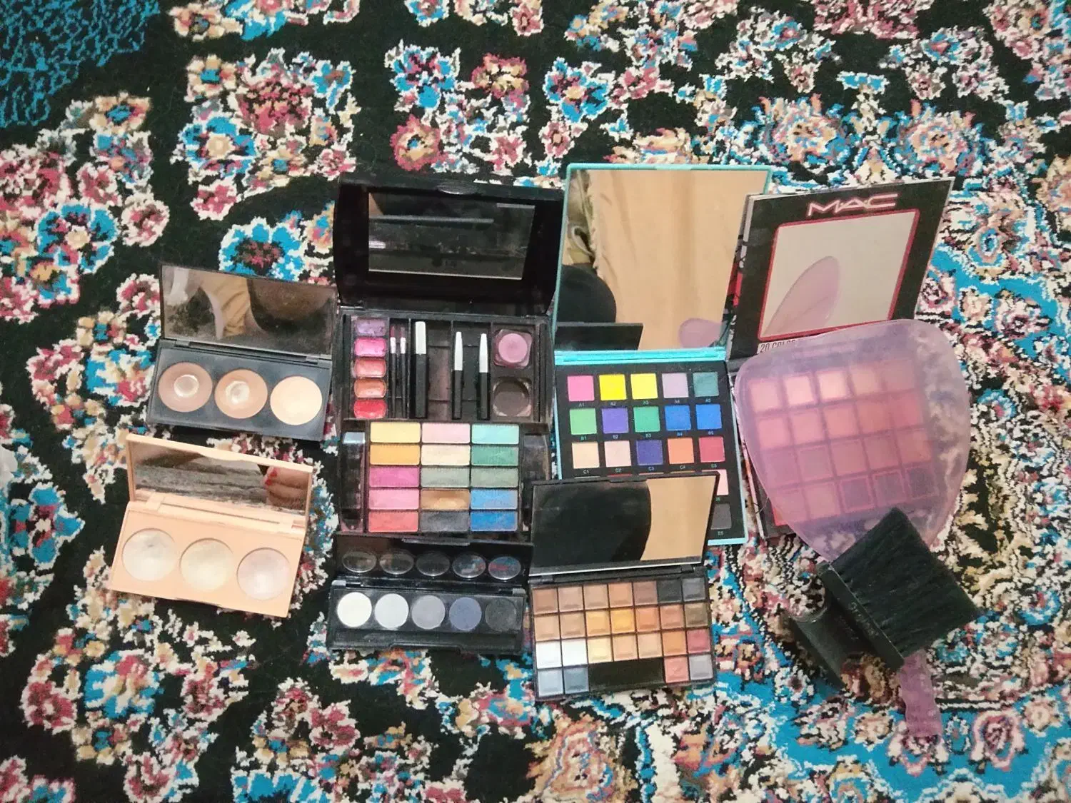 وسیله آرایش|آرایشگاه و سالن‌های زیبایی|نگین شهر, |دیوار