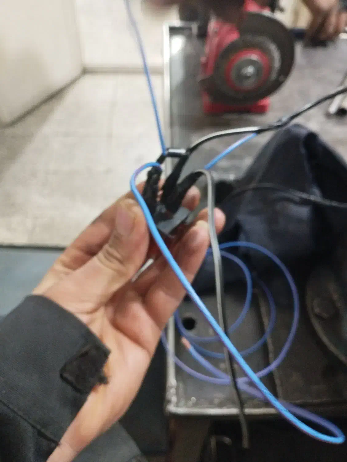 سیم کش ماشین.سیم کشی سیار و مغازه|خدمات موتور و ماشین|زاهدان, |دیوار