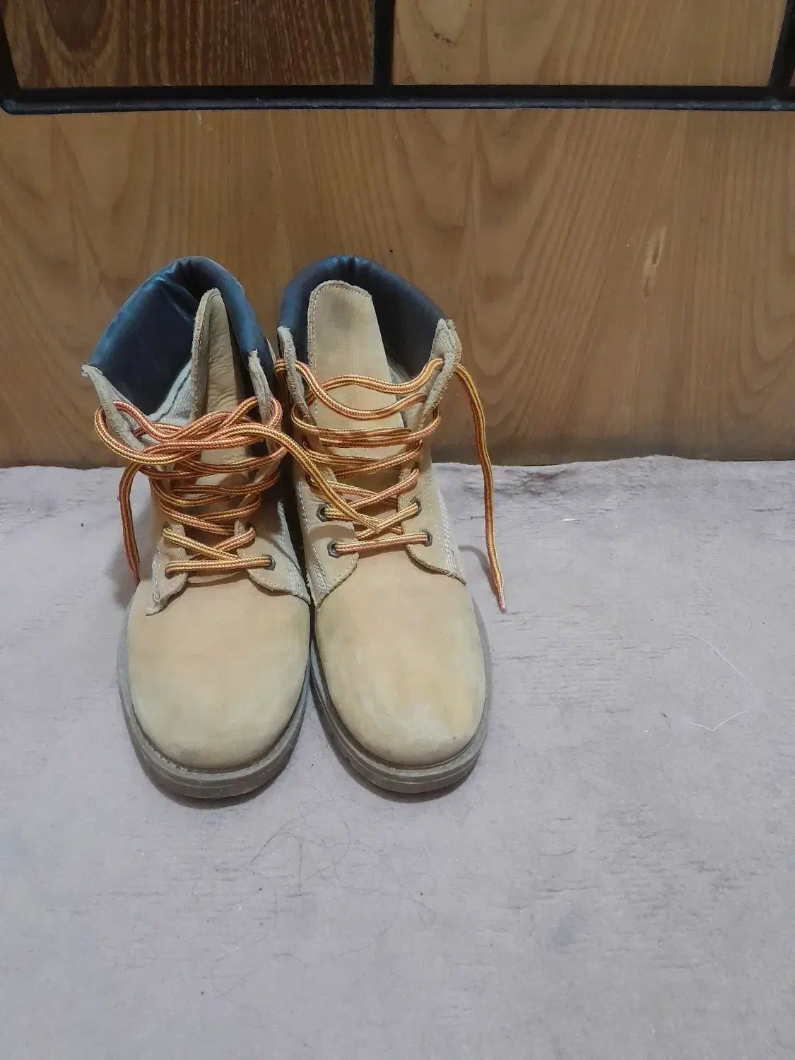 کفش|کیف، کفش، کمربند|اصفهان, خیادان|دیوار