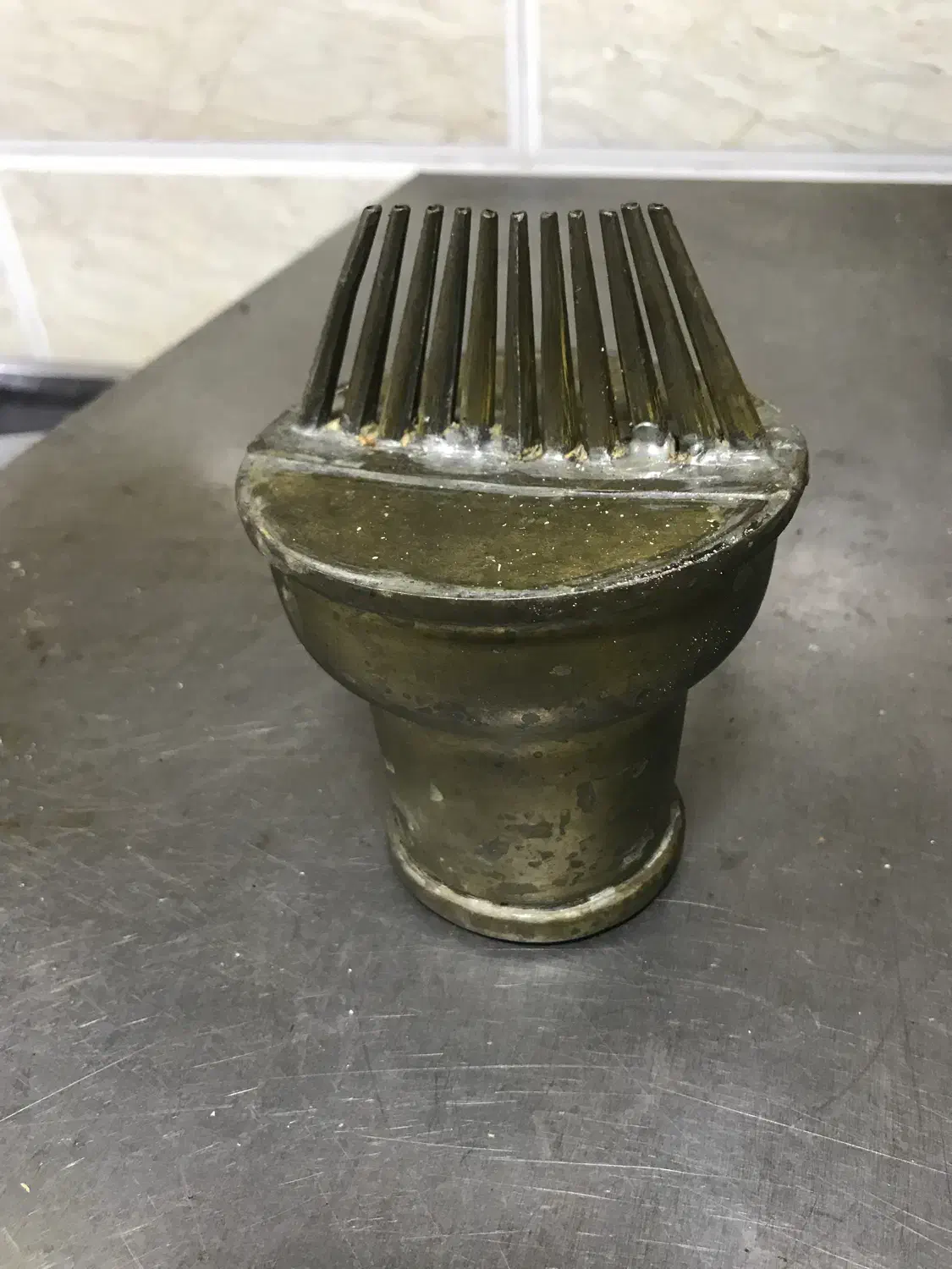 شانه رشته خشکار|ظروف پخت‌وپز|شلمان, |دیوار