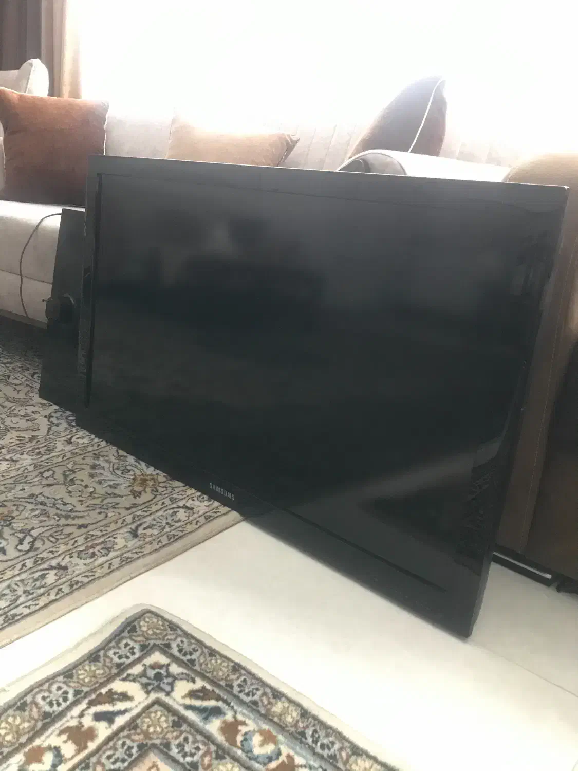 تلوزیون|تلویزیون و پروژکتور|میانه, |دیوار