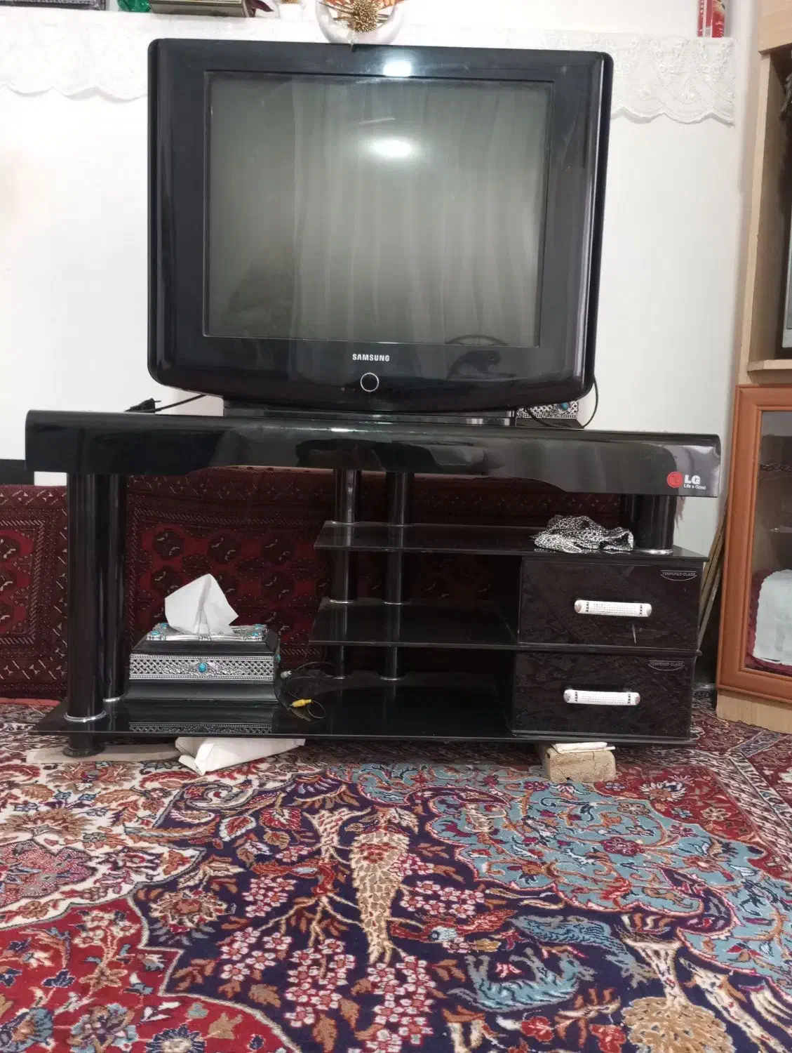 تلویزیون با میز|تلویزیون و پروژکتور|نیشابور, رحمت آباد|دیوار