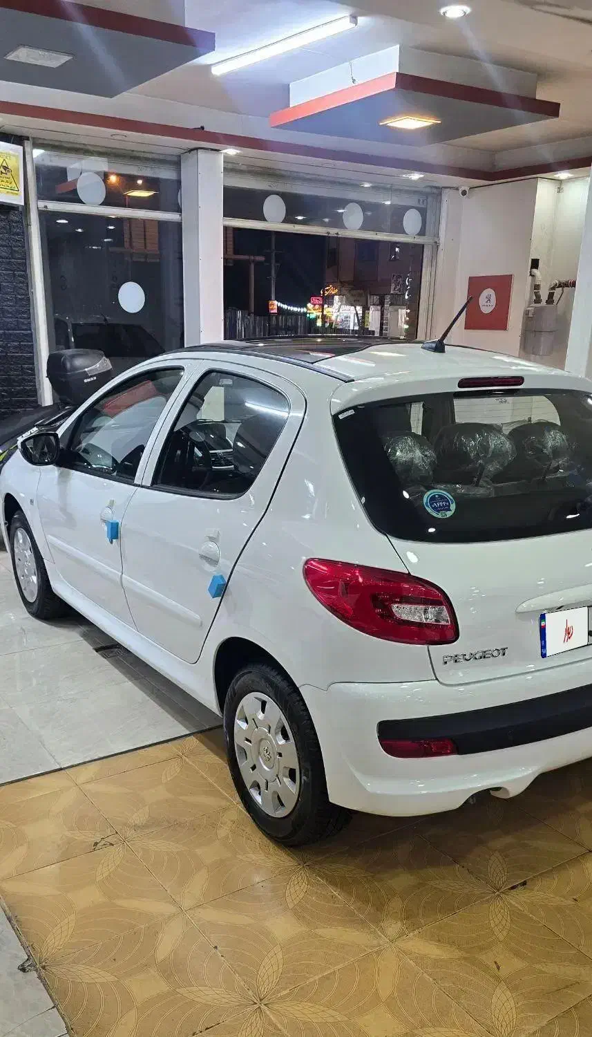 پژو 207سقف پانوراما|خودرو سواری و وانت|شیراز, ریشمک|دیوار