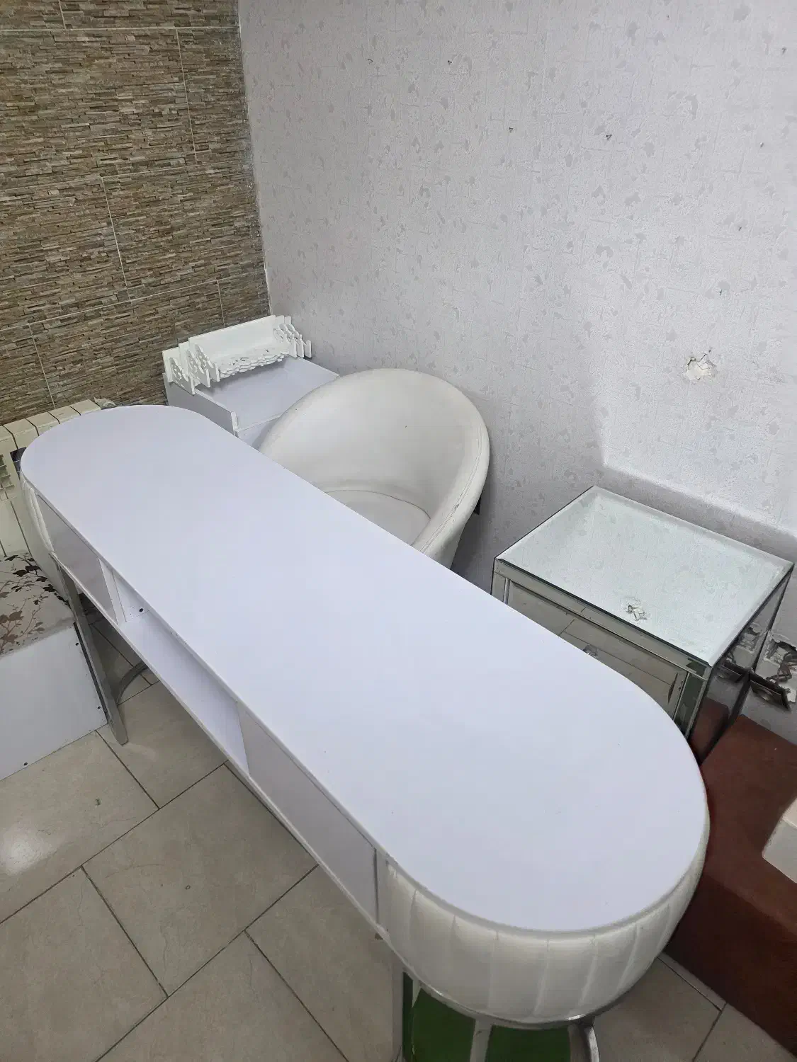 میز ناخن|آرایشگاه و سالن‌های زیبایی|پردیس, فاز ۱|دیوار