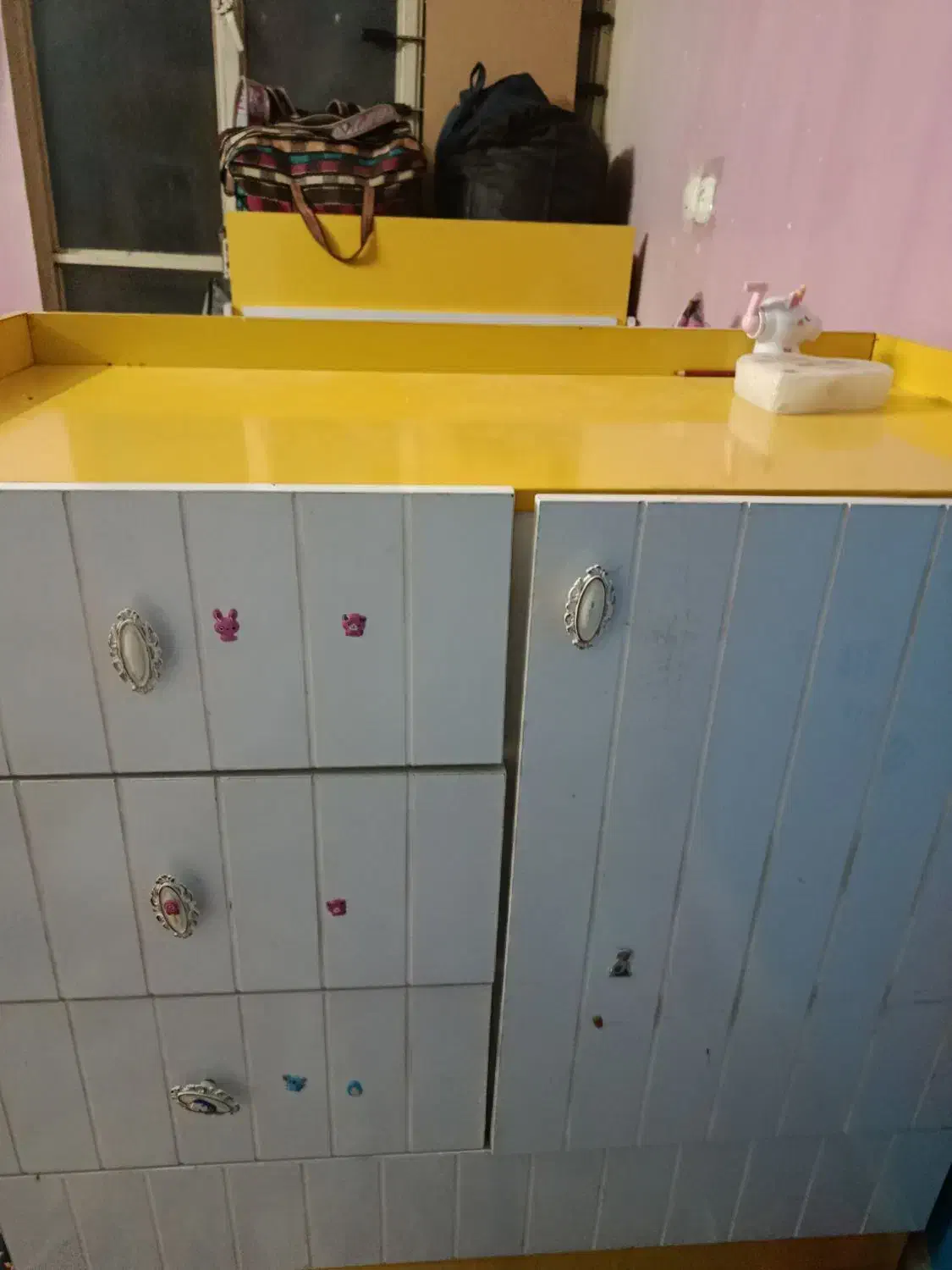 تخت بچه|تخت و صندلی بچه|قائن, |دیوار