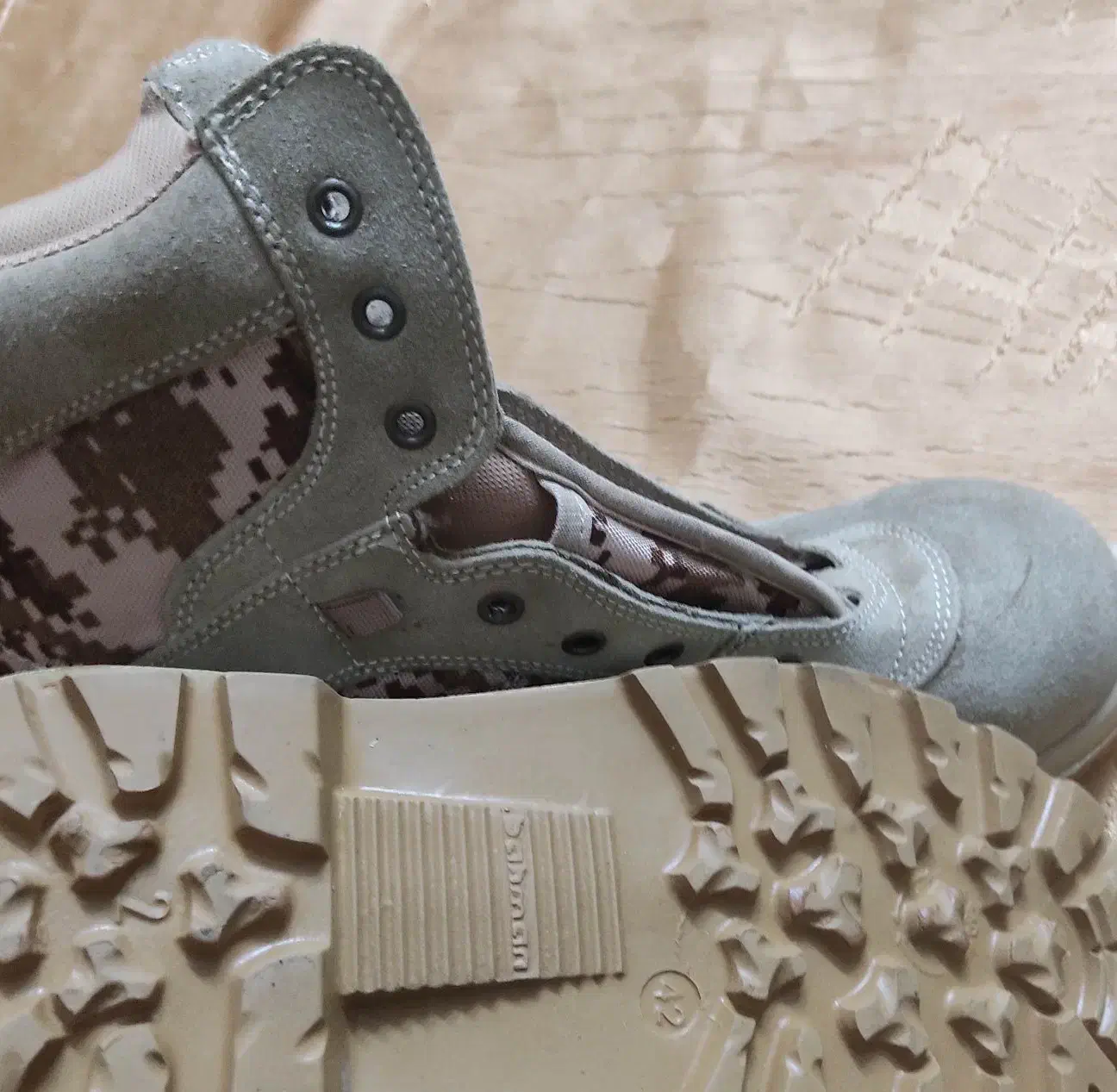 یه جفت کفش سایز 42 مناسب برای کوه|کیف، کفش، کمربند|زاهدان, |دیوار