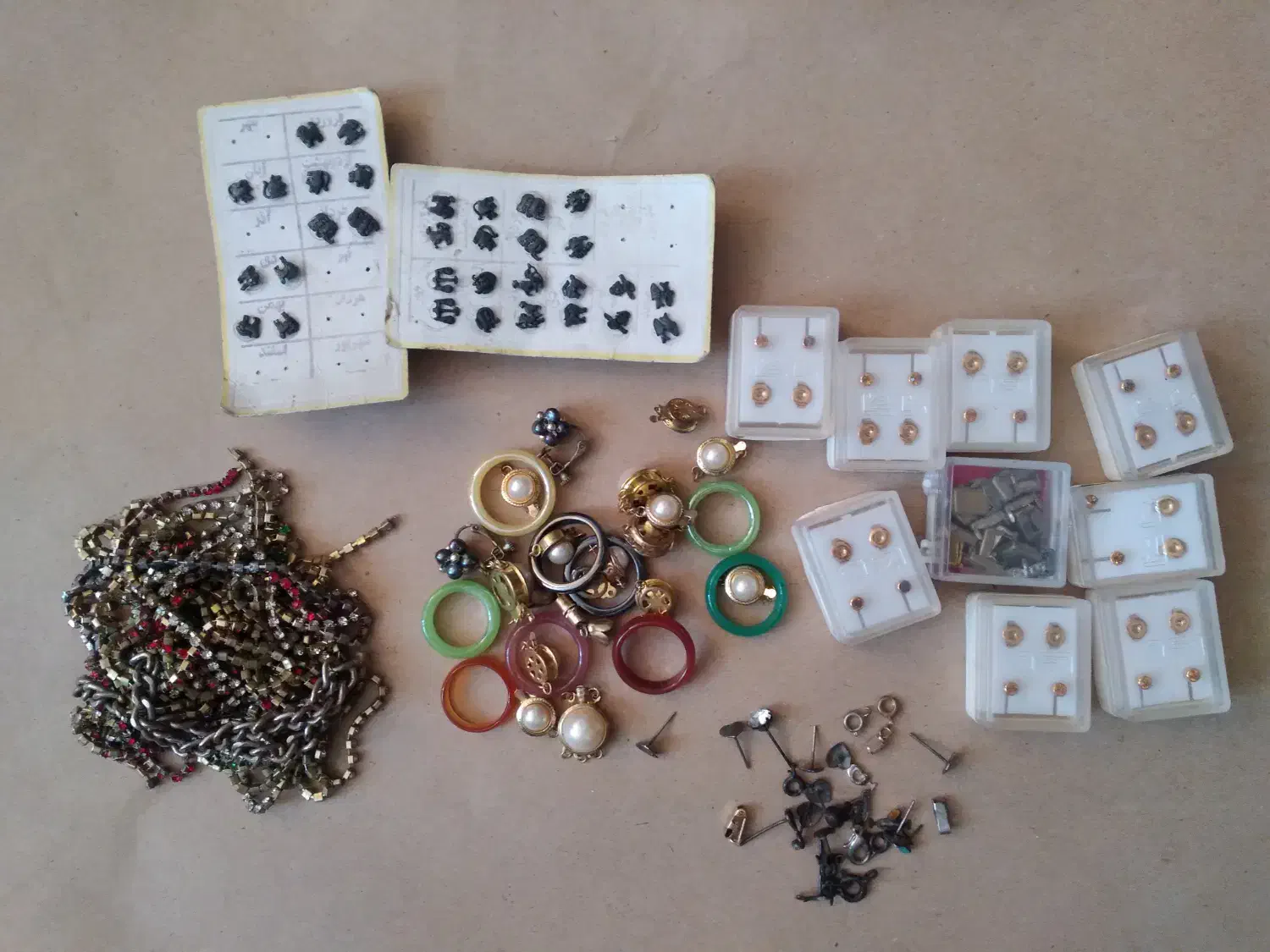 تعدادی نگین و بدلیجات|بدلیجات|تهران, بهجت‌آباد|دیوار