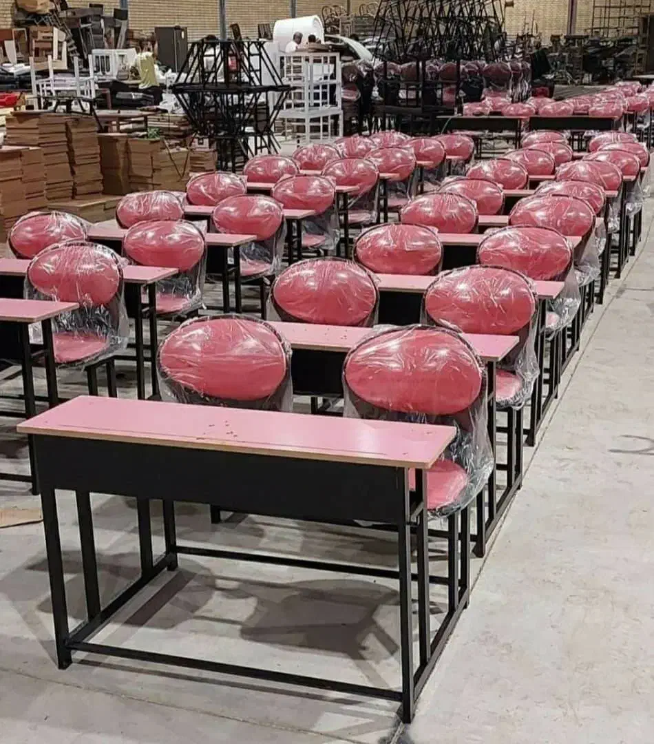 اقای احسانی نبمکت پایه مشکی|صندلی و نیمکت|تهران, ایران|دیوار