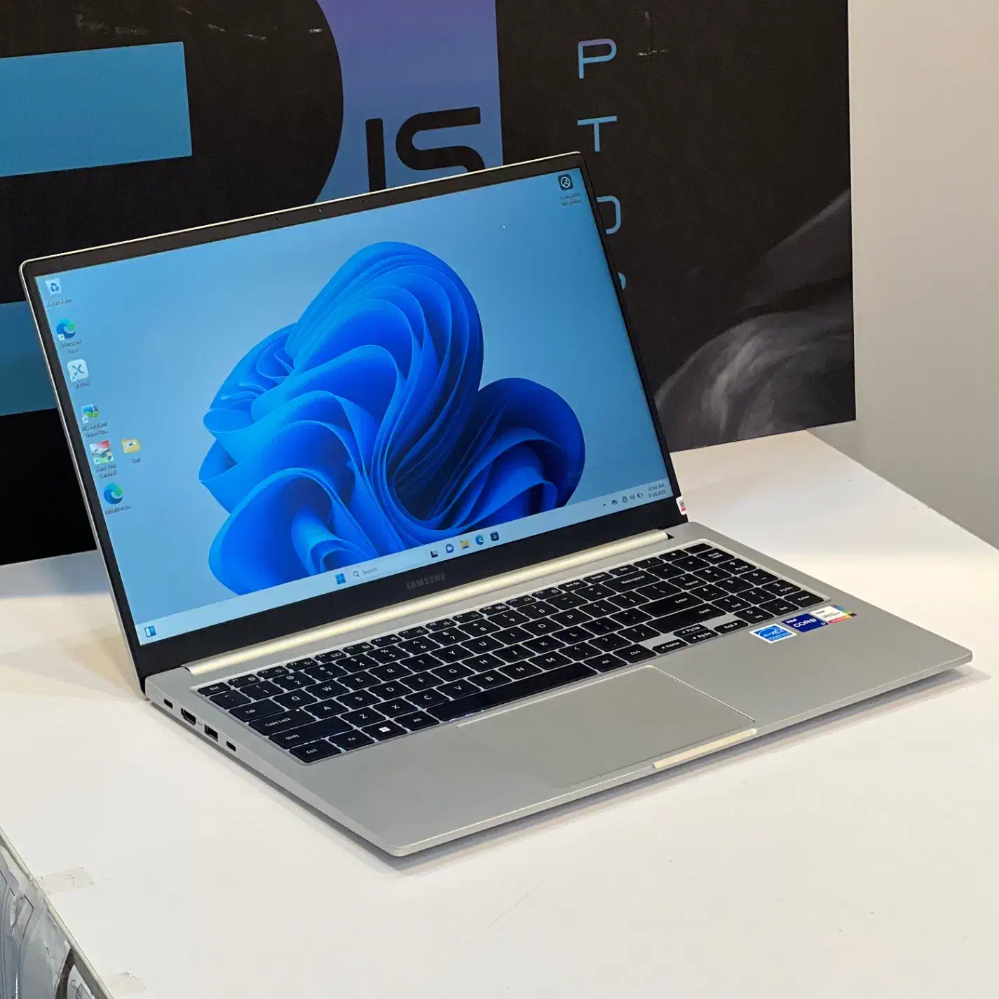 لپتاپ سامسونگ i7 نسل۱۳ سبک باریک قابل حمل samsung|رایانه همراه|تهران, فلسطین (میدان انقلاب)|دیوار