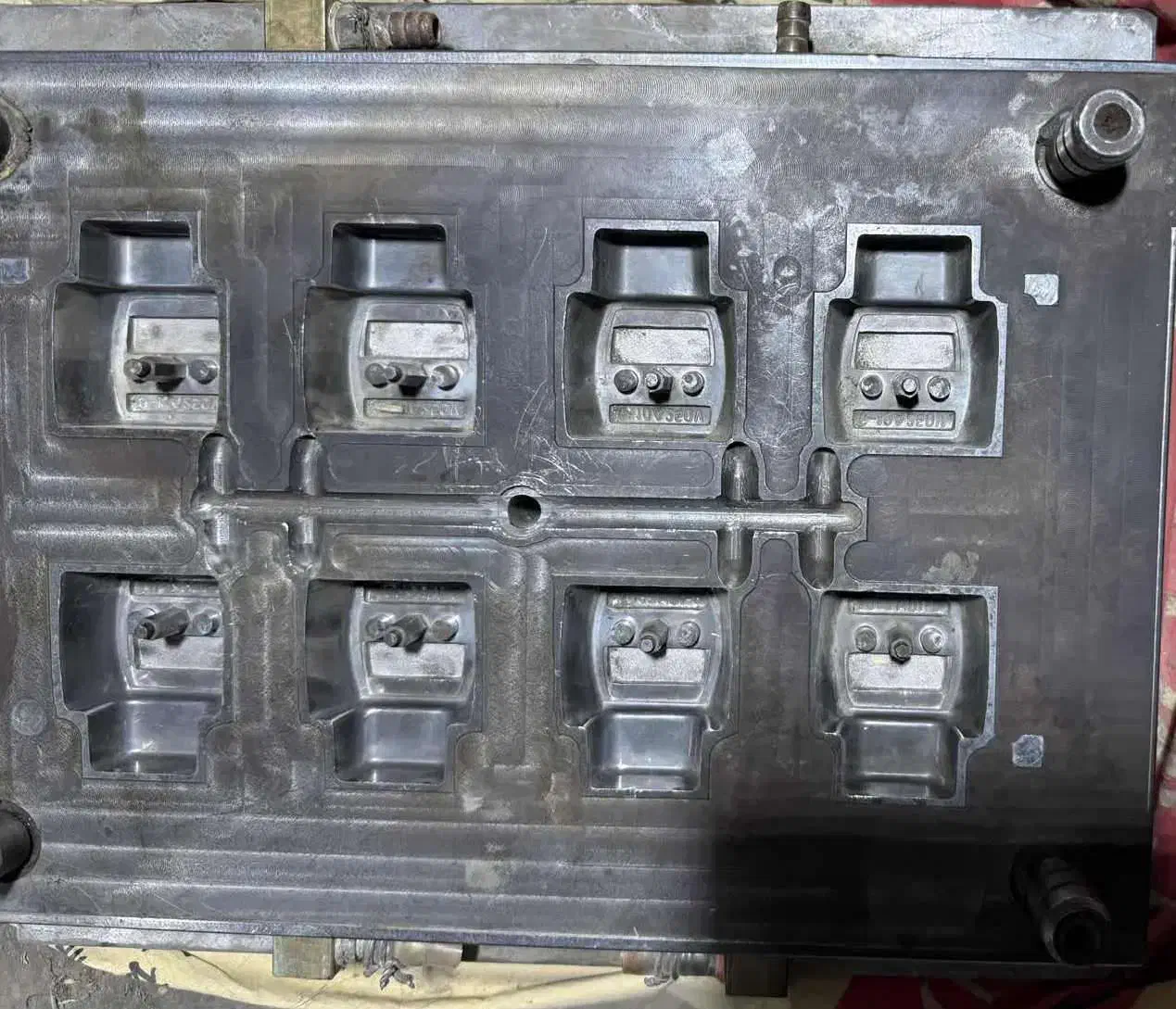 قالب سه راهی برق|ابزارآلات|قدس, شهر‌قدس|دیوار