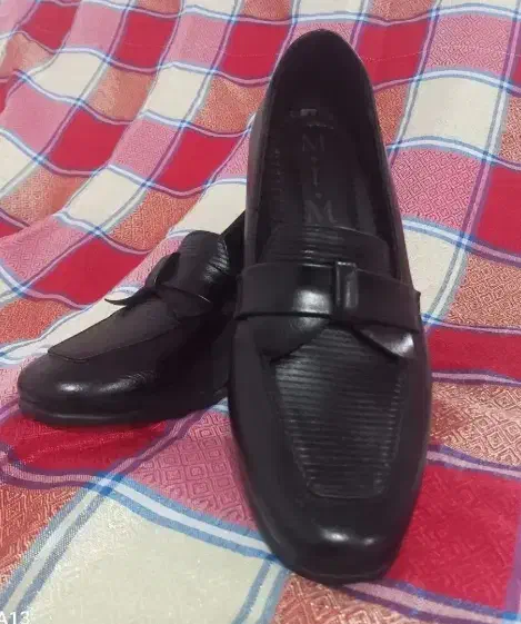 کفش مجلسی|کیف، کفش، کمربند|چگنی, |دیوار