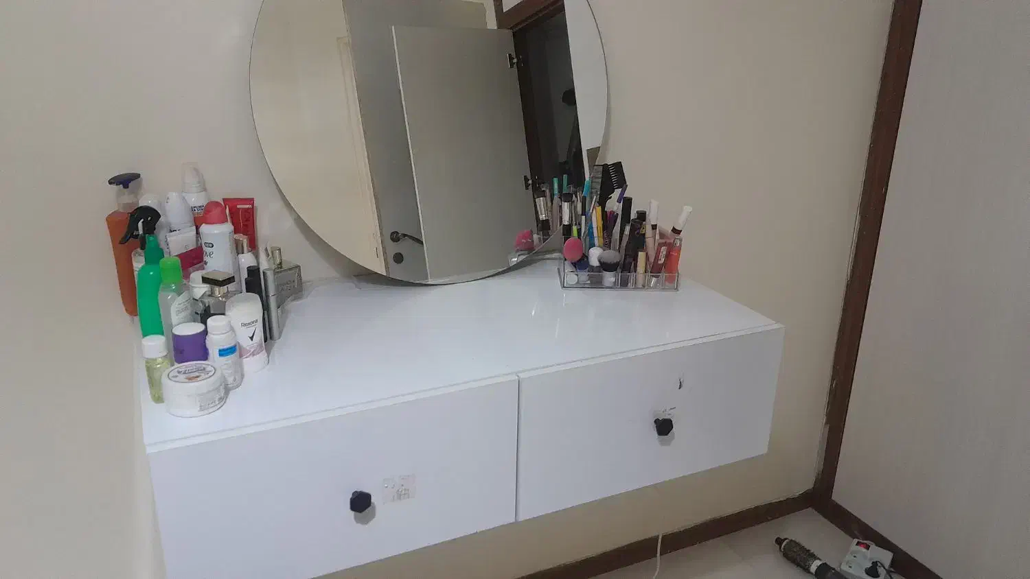 میز ارایشی|میز و صندلی غذاخوری|مشهد, چهارچشمه|دیوار