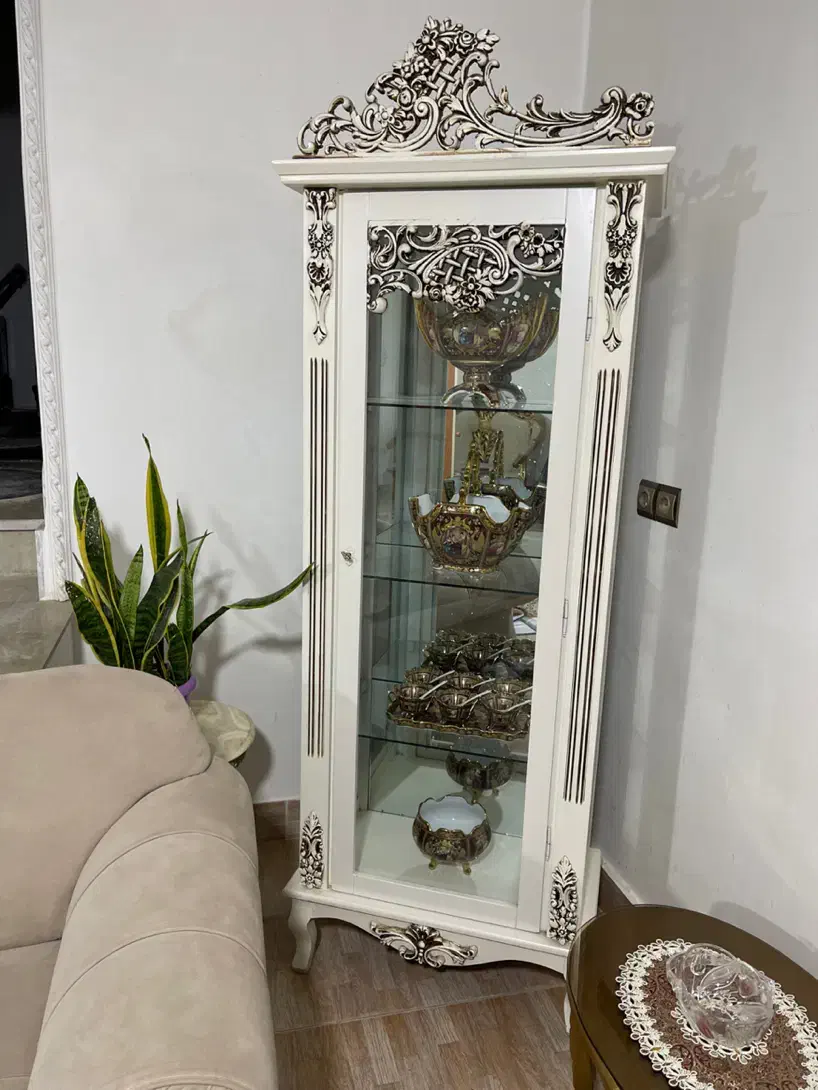 بوفه سفید در حد نو و میز تیوی در حد نو|بوفه، ویترین، کنسول|میاندوآب, |دیوار