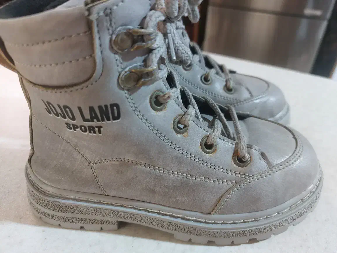 بوت دخترانه سایز ۳۰ در حد نو.|کفش و لباس بچه|تهران, حکیمیه|دیوار