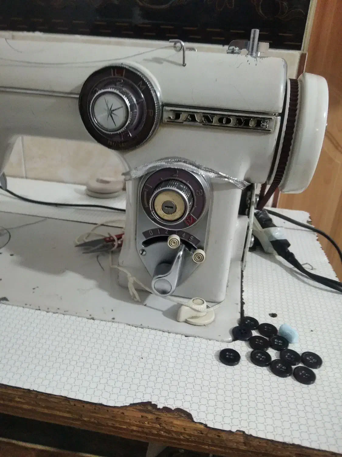 دگمه دوزی|چرخ خیاطی و ریسندگی|جوانرود, |دیوار