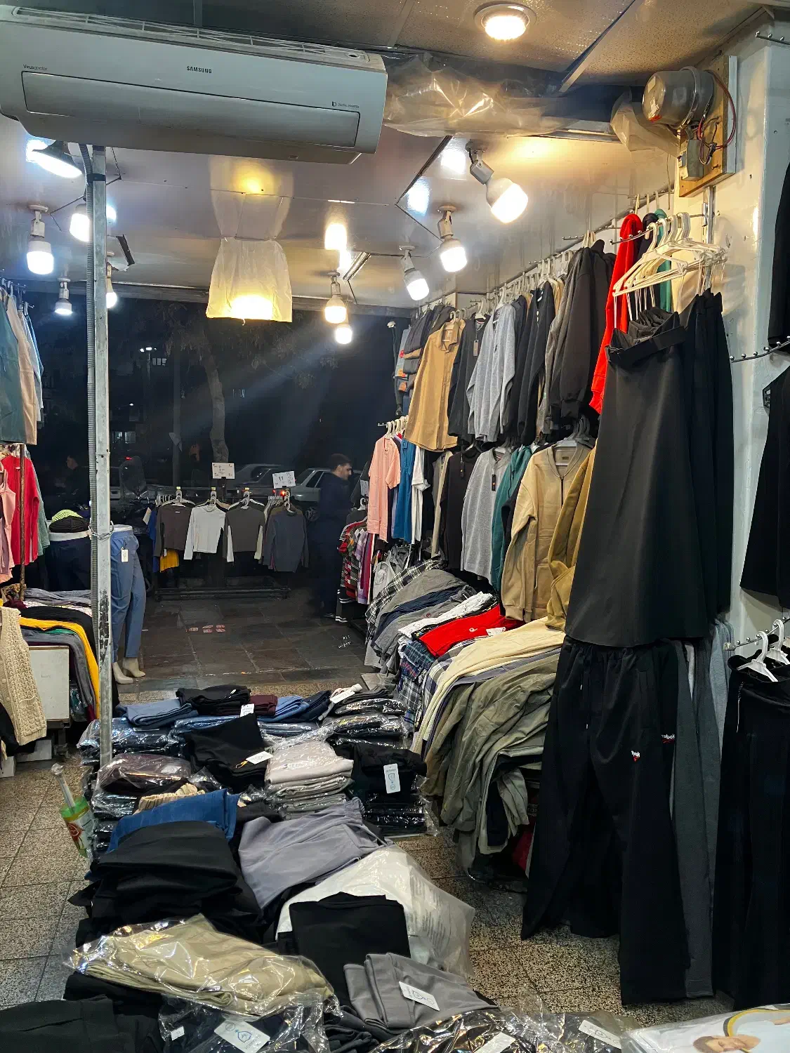 فروشنده فروشندگی|استخدام خدمات فروشگاه و رستوران|تهران, بهارستان|دیوار