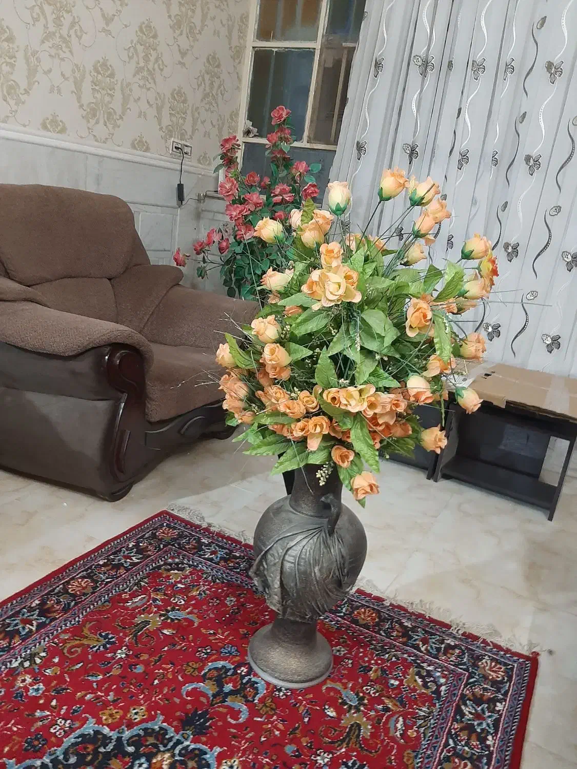 گل مصنوعی با گلدان سفالی ویک درختچه گل رز با گلدان|گل مصنوعی|زاهدان, |دیوار