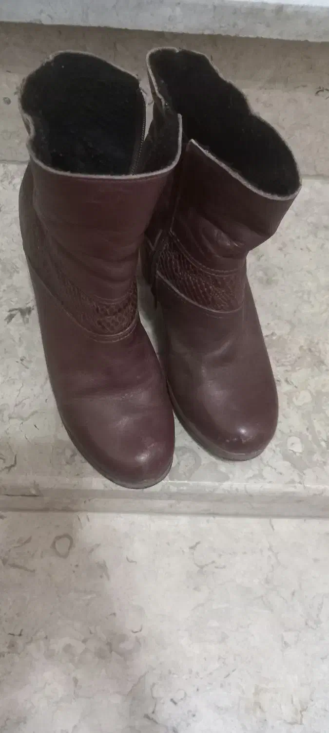 بوت چرم گاوی ،بسیارتمیز و سالم|کیف، کفش، کمربند|پاکدشت, پاکدشت (مامازند)|دیوار