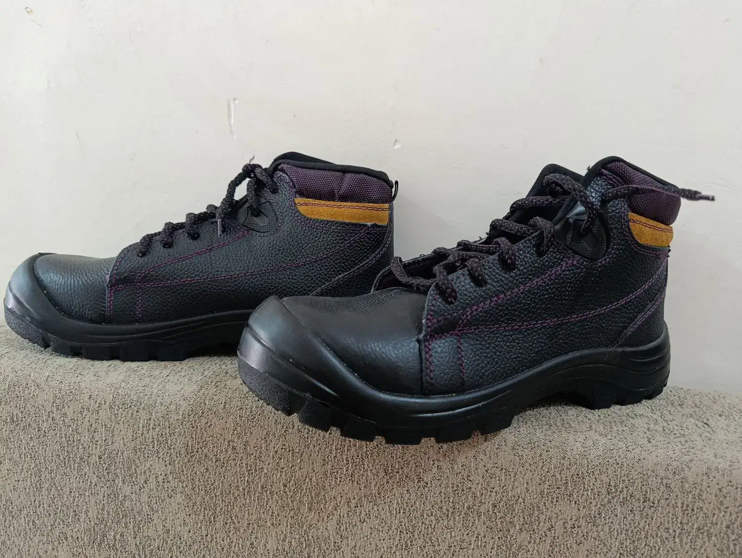 کفشایمنی|کیف، کفش، کمربند|اهواز, کوروش|دیوار