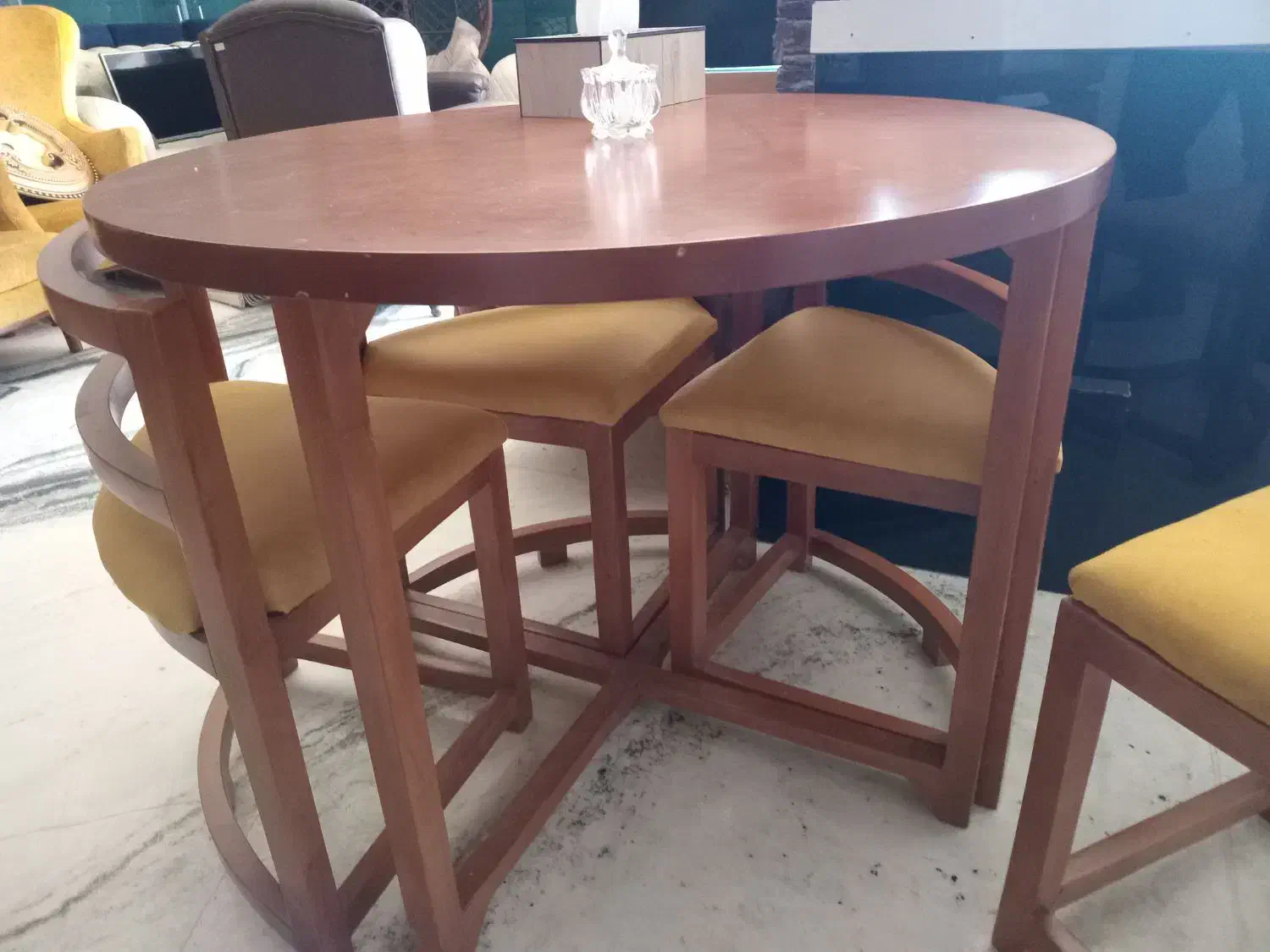 میز ۴ نفره کم جا /در حد نو /سالم و با کیفیت|میز و صندلی غذاخوری|اصفهان, نصرآباد|دیوار