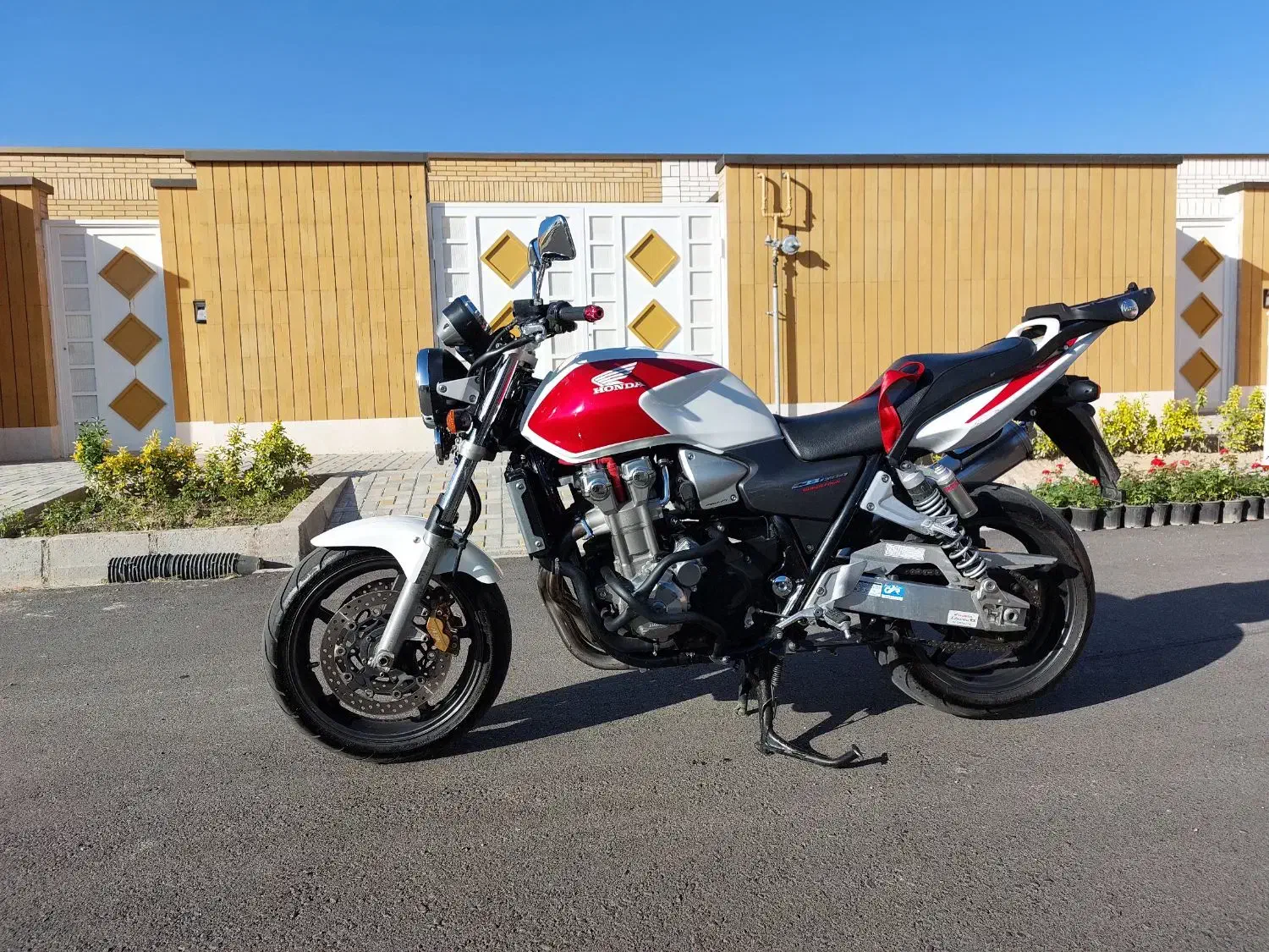 سی بی ۱۳۰۰مدل ۲۰۰۴|موتورسیکلت|اندیشه, اندیشه فاز ۳|دیوار